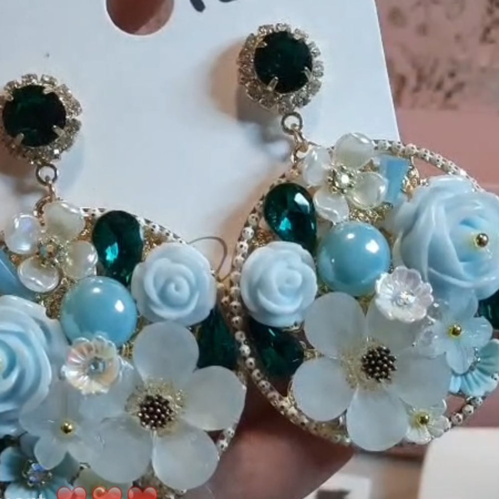 8 SETS IN GORGEOUS VERSATILE EARRINGS BUNDLE -NWT AND🔥🔥🔥 - Picture 8 of 9